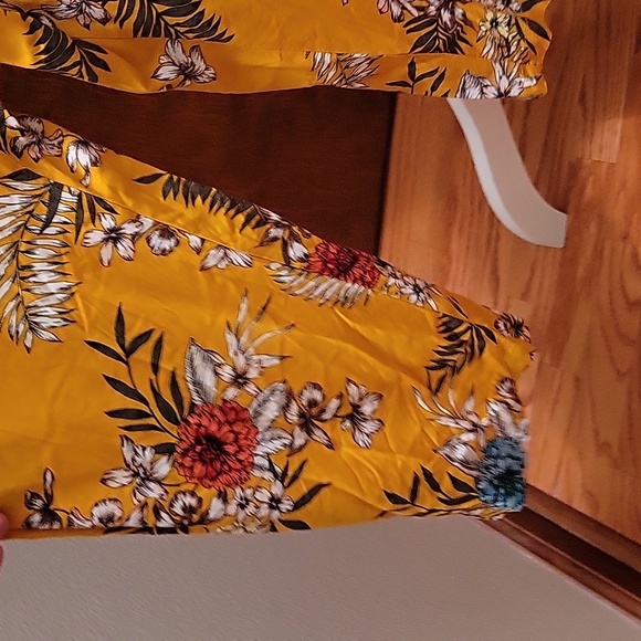 Lane Bryant Womens Jumpsuit Yellow Floral Tie Waist V Neck in Size 16 - Picture 4 of 14